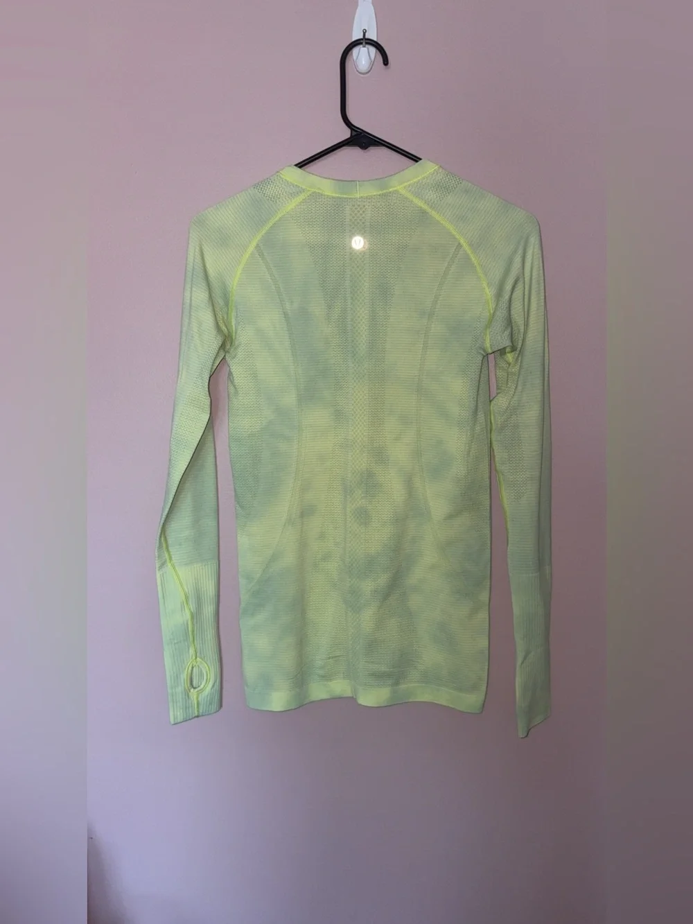lululemon Athletica Swiftly Tech Longsleeve size 6